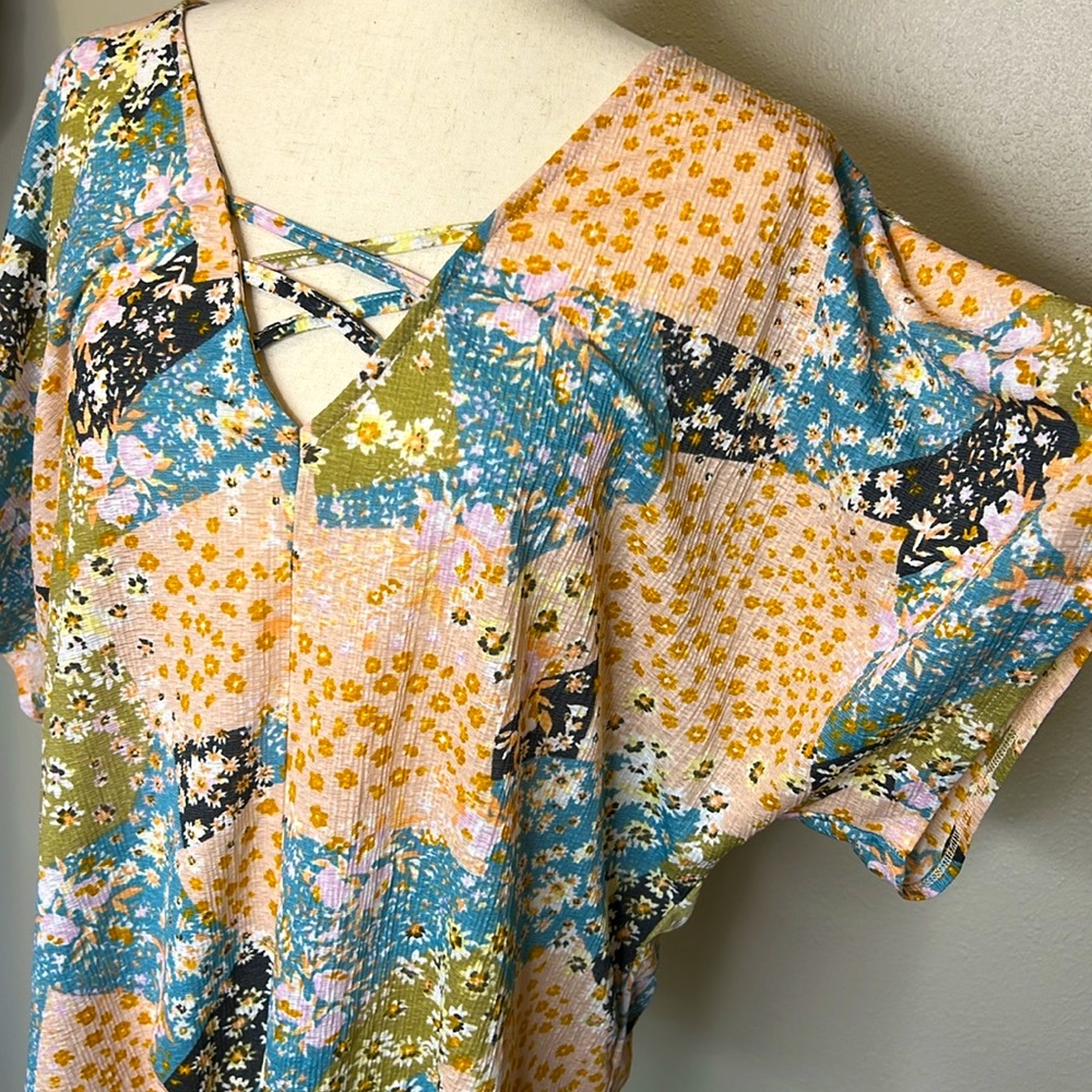 Daytrip Multicolor Patchwork Blouse - Picture 6 of 15